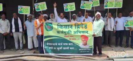 अकोट: किसान ब्रिगेडचे कर्जमुक्ती अभियान, तहसीलदारांना दिले निवेदन
