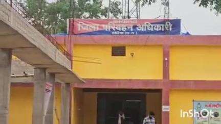 बैकुंठपुर: बैकुंठपुर में वाहन के नंबर प्लेट बदलने के लिए लगाया गया शिविर
