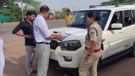 पन्ना: डायमंड चौराहे पर परिवहन पुलिस का विशेष अभियान, 30 वाहनों पर कार्रवाई, ₹12800 समन शुल्क वसूला