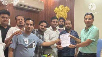 खानपुर: माधवराव सिंधिया धर्मशाला के दुकानदारों ने अपनी मांगों को लेकर सचिवालय में मुख्यमंत्री के नाम SDM को सौंपा ज्ञापन