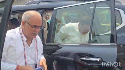 केशकाल: ग्राम बहीगांव पहुंचे पूर्व CM भूपेश बघेल, केशकाल के पूर्व MLA संतराम के नेतृत्व में कांग्रेस कार्यकर्ताओं ने किया स्वागत