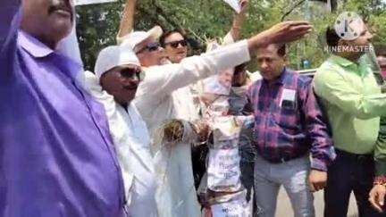 हुज़ूर: भोपाल में कांग्रेस कार्यालय के बाहर कार्यकर्ताओं ने फूंका मंत्री विजय शाह का पुतला, की इस्तीफे की मांग