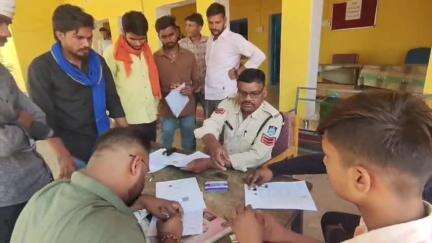 मझगवां: मझगवां टीआई की सोशल मीडिया पर अपील के बाद सिविल डिफेंस वालंटियर बनने के लिए थाने पहुंचे 25 युवा
