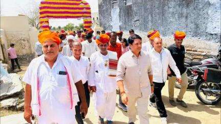 रायपुर के कपूड़ी में कैबिनेट मंत्री अविनाश गहलोत ने सामाजिक कार्यक्रम में की शिरकत, ग्रामीणों से हुए रूबरू