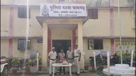 पामगढ़: अवैध कच्ची महुआ शराब के साथ आरोपी को पामगढ़ पुलिस ने किया गिरफ्तार