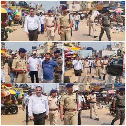 आज दिनांक-14.05.25 को कटिहार जिला के शहरी क्षेत्रों में पुलिस अधीक्षक, कटिहार के नेतृत्व में अतिक्रमण मुक्त कराया गया I