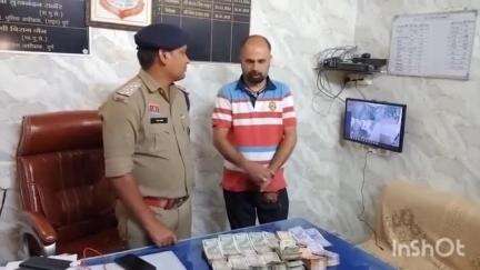 दुर्ग: मोहन नगर पुलिस ने व्यापारी के नोट से भरे बैग को CCTV कैमरे के आधार पर खोजबीन के बाद सुरक्षित सुपुर्द किया