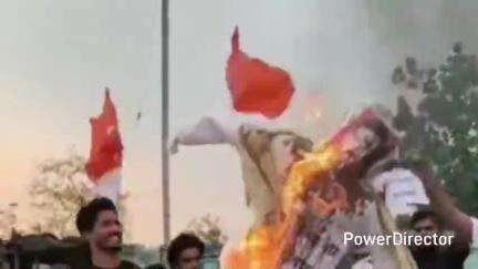 सिवनी: कर्नल सोफिया कुरैशी पर विवादित बयान के विरोध में सिवनी में कांग्रेस ने मंत्री कुंवर विजय शाह का पुतला फूंका