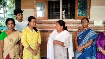 নগাঁও: সদ্যঘোষিত CBSC মেট্ৰিকৰ চূড়ান্ত পৰীক্ষাত  উজলিল নগাঁৱৰ পী এম শ্ৰী কেন্দ্ৰীয় বিদ্যালয়ৰ ডলি দাস নামৰ এগৰাকী ছাত্ৰী