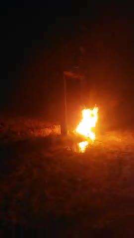 gram tarsara mei rat 8:30 ke kareeb aag lag gyi jise gramin logo ne matti dal kr aag bhujai aur aag per niyantran paya..