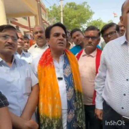महवा: महुआ विधायक ने जिला अस्पताल में 62 लाख की लागत से सड़क निर्माण कार्य का शिलान्यास किया