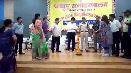 पाकुड़: रविन्द्र भवन पाकुड़ में कर्मियों के लिए सेवा संहिता पर कार्यशाला आयोजित