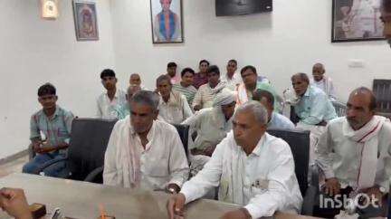 महवा: पाडली के चारगाह से अतिक्रमण हटाने की मांग को लेकर विधायक को सौंपा गया ज्ञापन