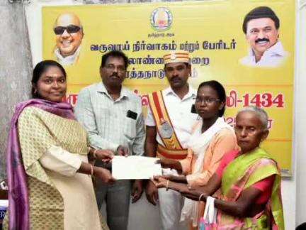 ஒரத்தநாடு: ஒரத்தநாடு வட்டாட்சியர் அலுவலகத்தில் பெற்றோர்களை இழந்த பள்ளி மாணவ மாணவியர்களுக்கு கல்விக்கான நிதி உதவி வழங்கிய கலெக்டர்