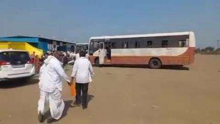 नांदेड: कौठा बस स्थानक येथे उदगीर जाणाऱ्या बसमध्ये चढत असताना अज्ञात चोराने 70 हजार किमतीचे सोन्याचे ऐवज नेले चोरून