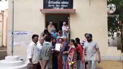 आर्वी: पाणी प्रश्न पेटला मजिप्राच्या दारातच दिलीप पोटफोडे यांनी केले मुंडन.. शुक्रवारी तेरवी करण्याचा इशारा
#Jansamasya
