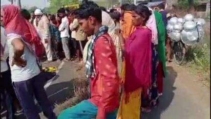 पाटन: ट्रैक्टर की चपेट में आने से 16 वर्षीय युवक की मौत, आक्रोशित परिजनों ने किया सड़क जाम