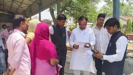 सहारनपुर: विधायक राजीव गुंबद ने बरतला यादगार मोहल्ले में छज्जे के विवाद को बताया विकास प्राधिकरण की कार्रवाई