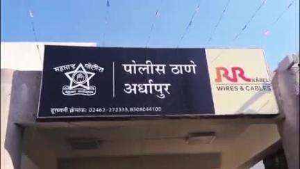 अर्धापूर: शेनी जाणारे रोडवरील शेनीफाट्याजवळ २५ वर्षीय शेतकऱ्यास धाक दाखवून झटापट करून खिशातील ₹५० हजार ४आरोपींनी जबरीने नेले चोरून