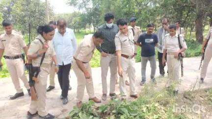 पतरघट: पतरघट थाना क्षेत्र के जम्हरा काली स्थान के पास 55 वर्षीय अधेड़ का शव मिला, पुलिस कर रही जांच