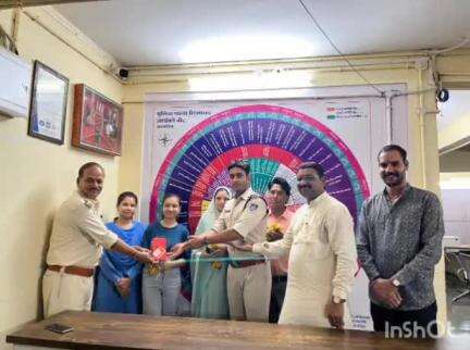 पेटलावद: पेटलावद की छात्रा ने 12वीं कक्षा में वाणिज्य संकाय में जिले में प्रथम स्थान प्राप्त किया, थाना प्रभारी ने किया सम्मानित