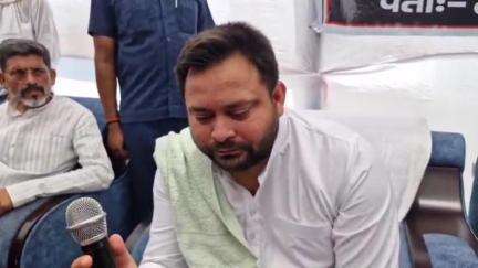 जहानाबाद: शहीद के श्रद्धांजलि सभा में तेजस्वी यादव हुए भावुक, पाकिस्तान में तिरंगा यात्रा का किया आह्वान, वीडियो वायरल
