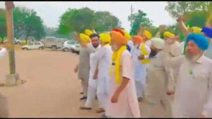 ਖੰਨਾ: ਪਿੰਡ ਧਮੋਟ ਦਾਣਾ ਮੰਡੀ ਵਿਚ ਭਾਰਤੀ ਕਿਸਾਨ ਯੂਨੀਅਨ ਏਕਤਾ ਉਗਰਾਹਾ ਜੱਥੇਬੰਦੀ ਵੱਲੋ ਪੰਜਾਬ ਸਰਕਾਰ ਖਿਲਾਫ ਕੀਤਾ ਰੋਸ ਪ੍ਰਦਰਸ਼ਨ