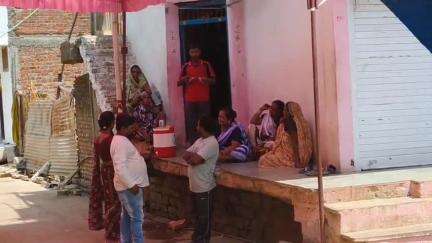 नीमच नगर: पठारी मोहल्ले की बेटी ने प्रेम विवाह किया, परिजनों ने उसे पहचानने से किया इनकार और जिंदा बेटी का मृत्युभोज किया