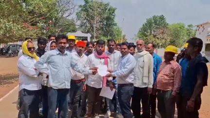 बड़वारा: रुपौंध के जेके भट्ट सीमेंट प्लांट में मजदूरों ने प्रदर्शन किया, बड़वारा तहसीलदार को ज्ञापन सौंपा