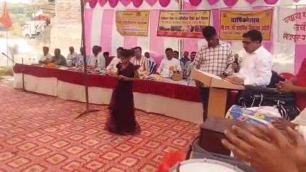 सैदपुर: उचौरी के PM श्री विद्यालय में इंग्लिश मीडियम की तर्ज पर लगा नामांकन मेला, मनाया गया वार्षिकोत्सव, बच्चों को मिले बैग