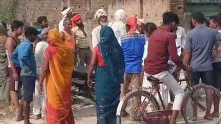 खड्डा: गुरवलिया बाजार में दो बाइकों की आमने-सामने टक्कर, दोनों बाइक सवार गंभीर रूप से घायल, मोटरसाइकिल बुरी तरह क्षतिग्रस्त