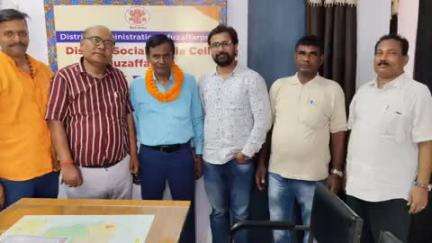मुशहरी: जिला जनसंपर्क कार्यालय के कार्यालय परिचारी नरेश कुमार की सेवानिवृत्ति पर समारोह आयोजित