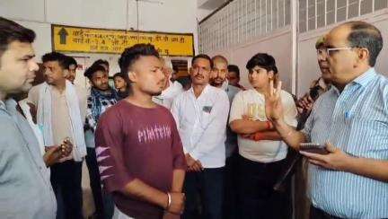महोबा: लगातार मिल रही शिकायतों का संज्ञान लेते हुए सदर एसडीएम ने जिला पुरुष अस्पताल का किया निरीक्षण, संबंधित को दिए निर्देश