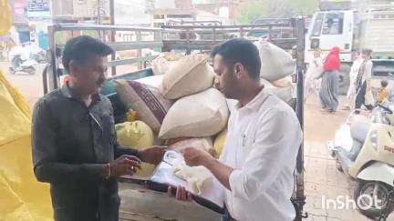 गुना नगर: कैंट थाने के पास खाद्य विभाग की टीम ने दुकान से 10 कुंटल 50 किलो चावल ज़ब्त किया
