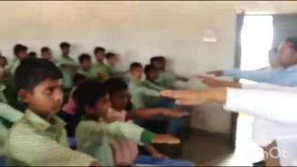 बालूमाथ: बालूमाथ प्रखंड के कई विद्यालयों में छात्र-छात्राओं ने नशा मुक्ति का संकल्प लिया