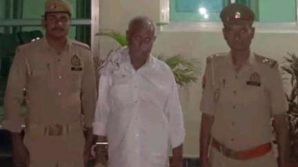 चंदौसी: बनियाठेर थाना पुलिस ने चंदौसी ग्रीन मुरादाबाद रोड स्थित घर से एक वारंटी अभियुक्त को किया गिरफ्तार