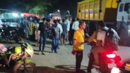 मरवाही: लोहारी बस स्टैंड के पास भीषण हादसा, तेज रफ्तार ट्रेलर की टक्कर से मितानिन महिला गंभीर रूप से घायल