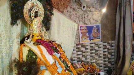 धनौरा: गजरौला शहर के खाटू श्याम मंदिर पर महिला कीर्तन का आयोजन, दूर-दूर से लोग चढ़ाने आते हैं प्रसाद