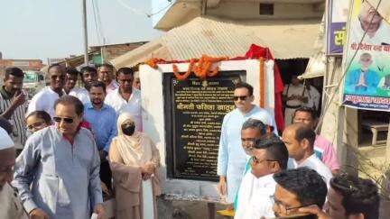 सिमरी बख्तियारपुर: डाक बंगला स्टेशन रोड सड़क का शिलान्यास, नगर अध्यक्ष ने किया शीलापट्ट अनावरण