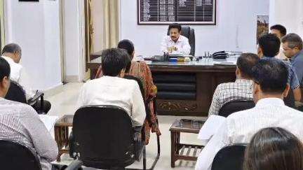 सागर नगर: कमिश्नर कार्यालय में समीक्षा बैठक का आयोजन