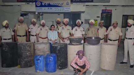ਅੰਮ੍ਰਿਤਸਰ 2: ਅਜਨਾਲਾ ਪੁਲਿਸ ਵੱਲੋਂ ਨਜਾਇਜ਼ ਸ਼ਰਾਬ ਦੇ ਨਾਲ ਇੱਕ ਨੌਜਵਾਨ ਨੂੰ ਕੀਤਾ ਗਿਆ ਗਿਰਫਤਾਰ