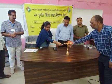 मरौना: मरौना प्रखंड मुख्यालय में बीएलओ के लिए क्षमतावर्धन कार्यशाला आयोजित