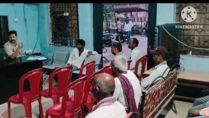 भाटापारा: भाटापारा ग्रामीण पुलिस ने थाना परिसर में माल वाहक वाहनों के मालिकों की बैठक ली, दिए गए निर्देश