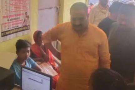 उदयपुरा: उदयपुरा में नगर परिषद अध्यक्ष प्रतिनिधि ने आधार केंद्र का किया निरीक्षण