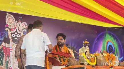 बेरला: झलमला में आचार्य अमर कृष्ण शास्त्री के श्री मुख से जारी श्रीमद् भागवत कथा में जिला पंचायत के सदस्य हरीश साहू हुए शामिल
