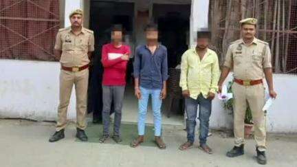 कप्तानगंज: रामकोला थाने की पुलिस ने तीन वांछित अभियुक्तों को किया गिरफ्तार, छेड़खानी व पॉक्सो एक्ट में थे नामजद