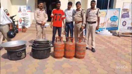 बिलासपुर: बर्तन चोरी करने वाले शातिर चोर को सरकंडा पुलिस ने गिरफ्तार किया, चोरी किए गए बर्तन हुए ज़ब्त