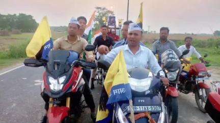 कस्बा: आम आदमी पार्टी ने कसबा, बिहार में भारतीय सेना की वीरता और शहादत को नमन करते हुए निकाली तिरंगा यात्रा