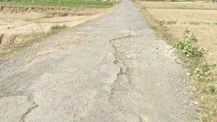 करछना: कौवा से देवरी खुर्द को जोड़ने वाला वर्षों से बदहाल मार्ग का नहीं किया जा रहा मरम्मत कार्य #Jansamasya