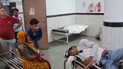 छतरपुर नगर: मुड़ी का पुरवा के पास दो बाइकों की हुई टक्कर, पति-पत्नी घायल, जिला अस्पताल में भर्ती